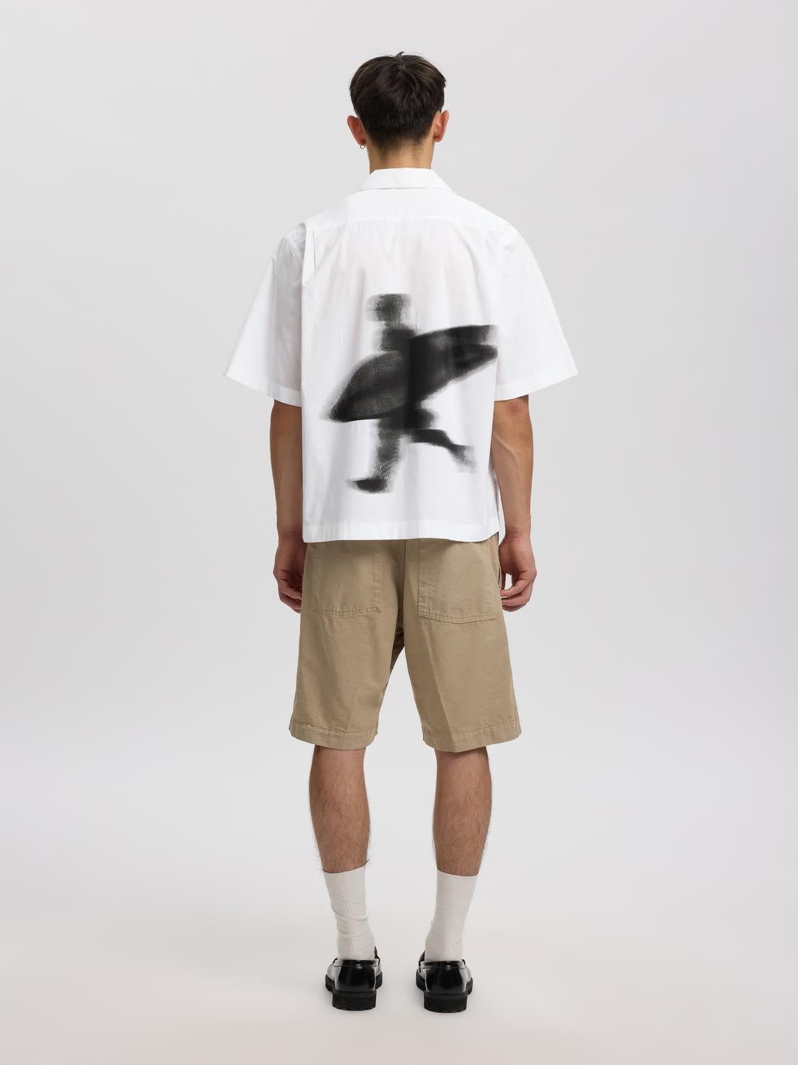 model_shot-back